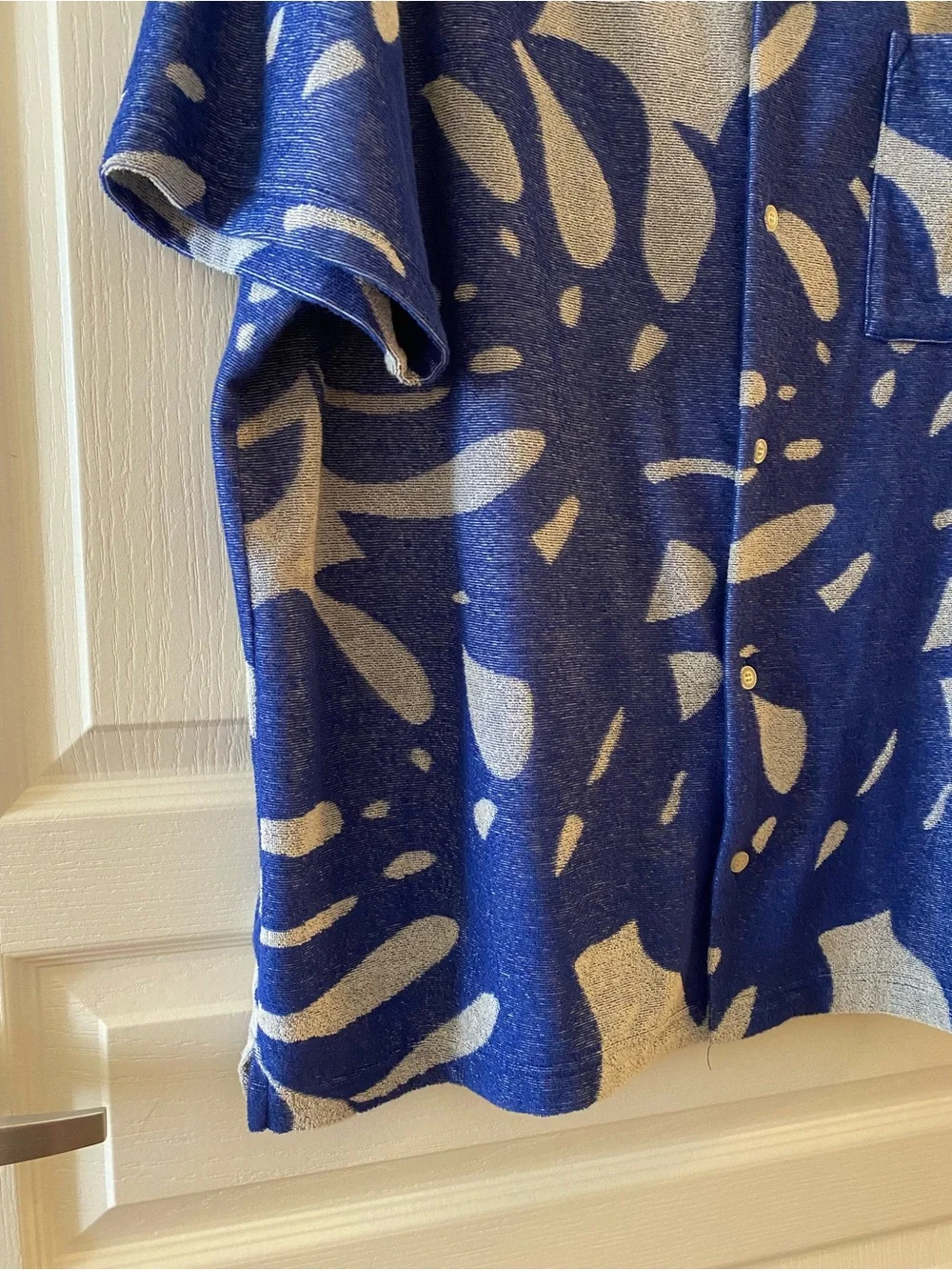H&M Short Sleeve Resortwear Regular Fit Shirt in Blue & White - XXL